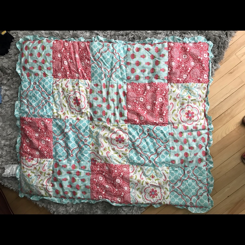 Baby crib bedding and decor